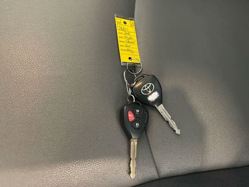 Used 2018 Toyota 4Runner SR5 Premium AWD/4WD image 27