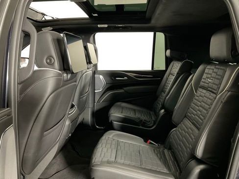 Certified 2023 Cadillac Escalade ESV Premium Luxury Platinum AWD/4WD image 30