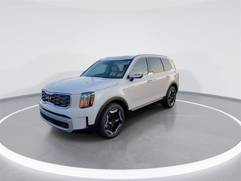 New 2025 Kia Telluride S image 4