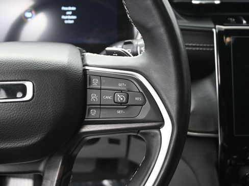 Used 2022 Jeep Grand Cherokee L Limited image 12