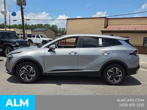 Used 2025 Kia Sportage LX FWD image 4