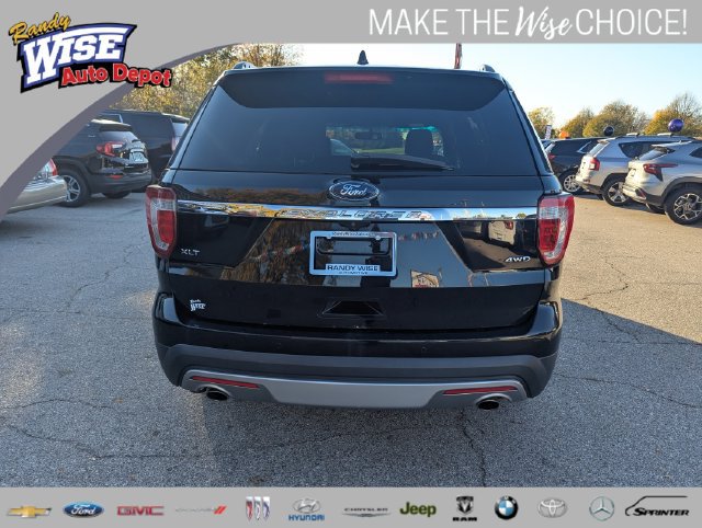 Used 2017 Ford Explorer XLT w/ Equipment Group 202A AWD/4WD image 4