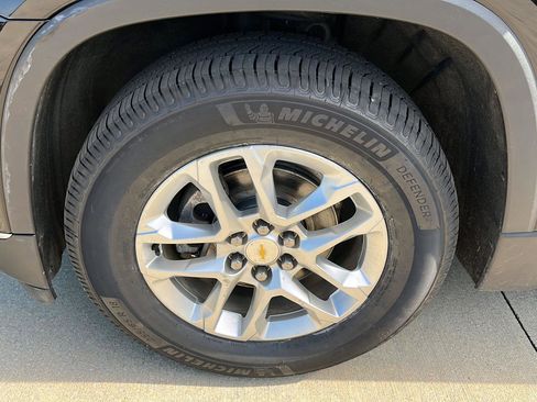 Used 2020 Chevrolet Traverse LT w/ Driver Confidence II Package AWD/4WD image 32