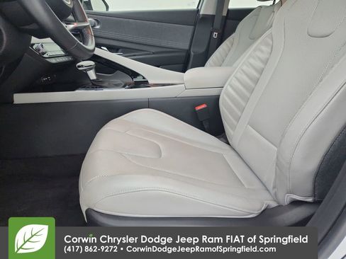 Used 2025 Hyundai Elantra Limited FWD image 19