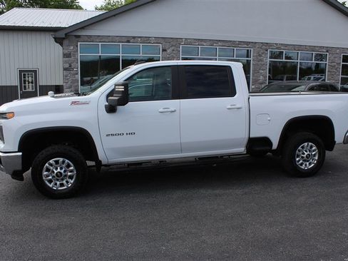 Used 2024 Chevrolet Silverado 2500 LT w/ Convenience Package AWD/4WD image 3