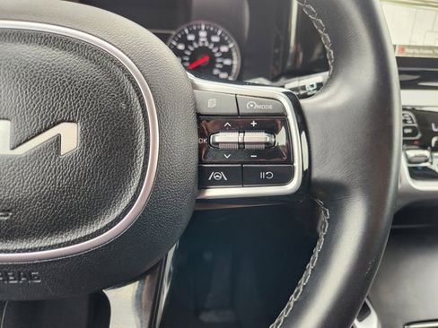 Used 2023 Kia Sorento S image 30