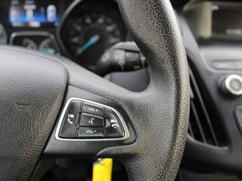 Used 2018 Ford Focus SE image 18