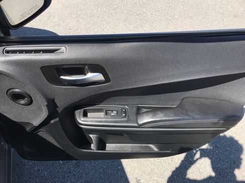 Used 2018 Dodge Charger SXT RWD image 13