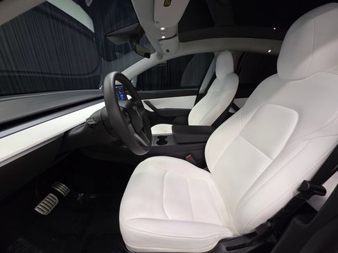 Used 2022 Tesla Model Y Performance AWD/4WD image 17