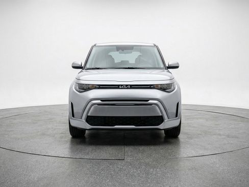 Used 2025 Kia Soul LX w/ LX Technology Package image 2