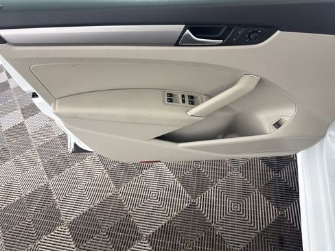 Used 2020 Volkswagen Passat 2.0T SE image 23