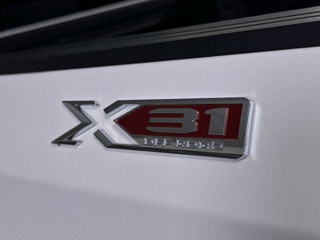 Used 2022 GMC Sierra 1500 SLT AWD/4WD image 32