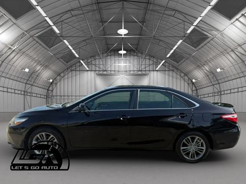 Used 2015 Toyota Camry SE FWD image 4