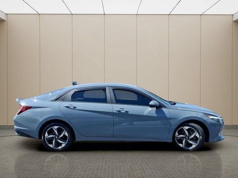 Used 2023 Hyundai Elantra SEL w/ Convenience Package FWD image 7