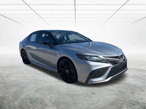 Used 2022 Toyota Camry XSE image 2