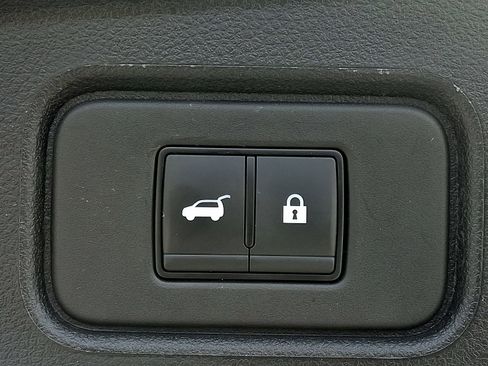 Used 2025 Nissan Pathfinder SV AWD/4WD image 29