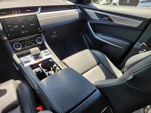 Certified 2024 Jaguar F-PACE R-Dynamic S image 14