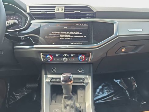 Certified 2025 Audi Q3 2.0T Premium w/ Convenience Package AWD/4WD image 21
