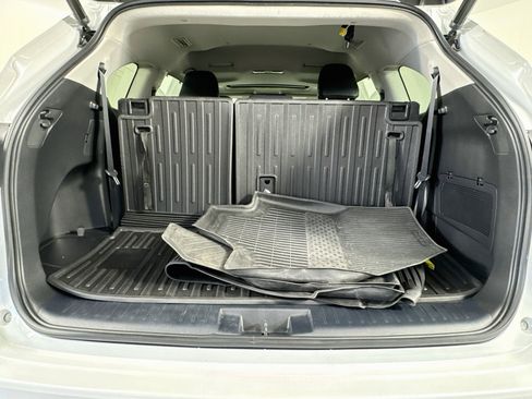 Used 2023 Toyota Highlander XLE AWD/4WD image 27