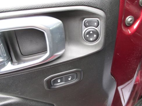 Used 2021 Jeep Gladiator Willys image 13