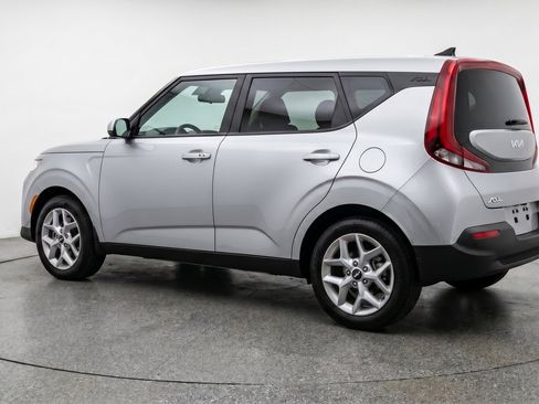 Used 2025 Kia Soul LX w/ LX Technology Package FWD image 6