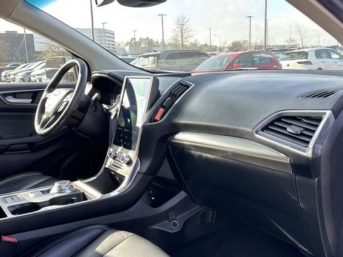 Used 2022 Ford Edge Titanium image 21