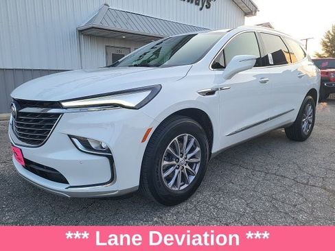 Used 2023 Buick Enclave Essence image 4