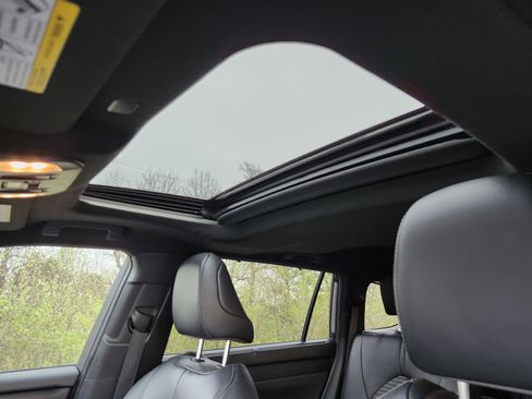 Used 2022 Toyota Highlander XSE image 2