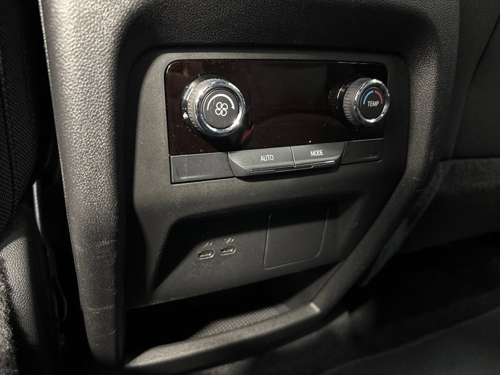 Used 2026 Chevrolet Traverse LT FWD image 49