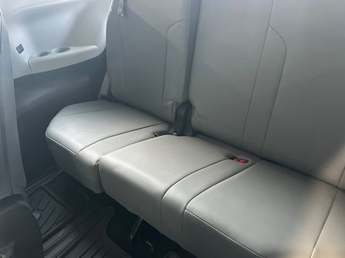 Certified 2021 Toyota Sienna XLE FWD image 14