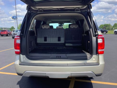 Used 2018 Ford Expedition Max XLT w/ Equipment Group 202A AWD/4WD image 7