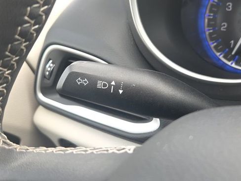 Used 2023 Chrysler Pacifica Touring-L image 45