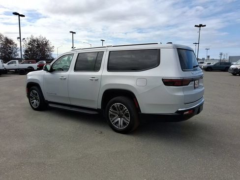 Certified 2024 Jeep Wagoneer L Series II w/ Flexible Seating Group AWD/4WD image 6