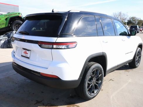 New 2025 Jeep Grand Cherokee Limited image 23