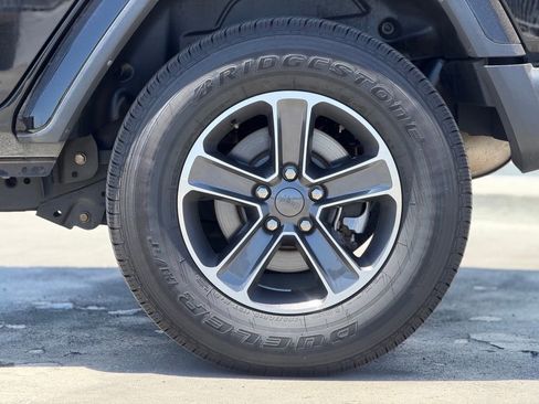 Used 2023 Jeep Wrangler Unlimited Sahara AWD/4WD image 2