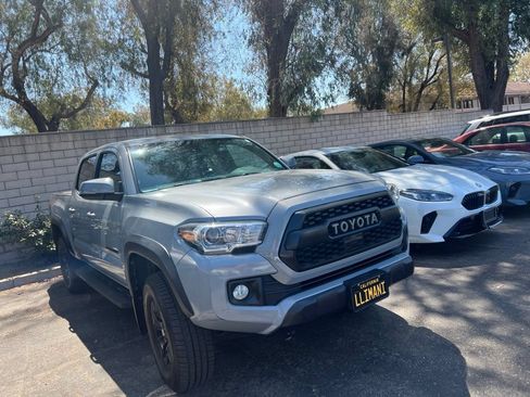 Used 2019 Toyota Tacoma TRD Off-Road w/ Technology Package AWD/4WD image 3