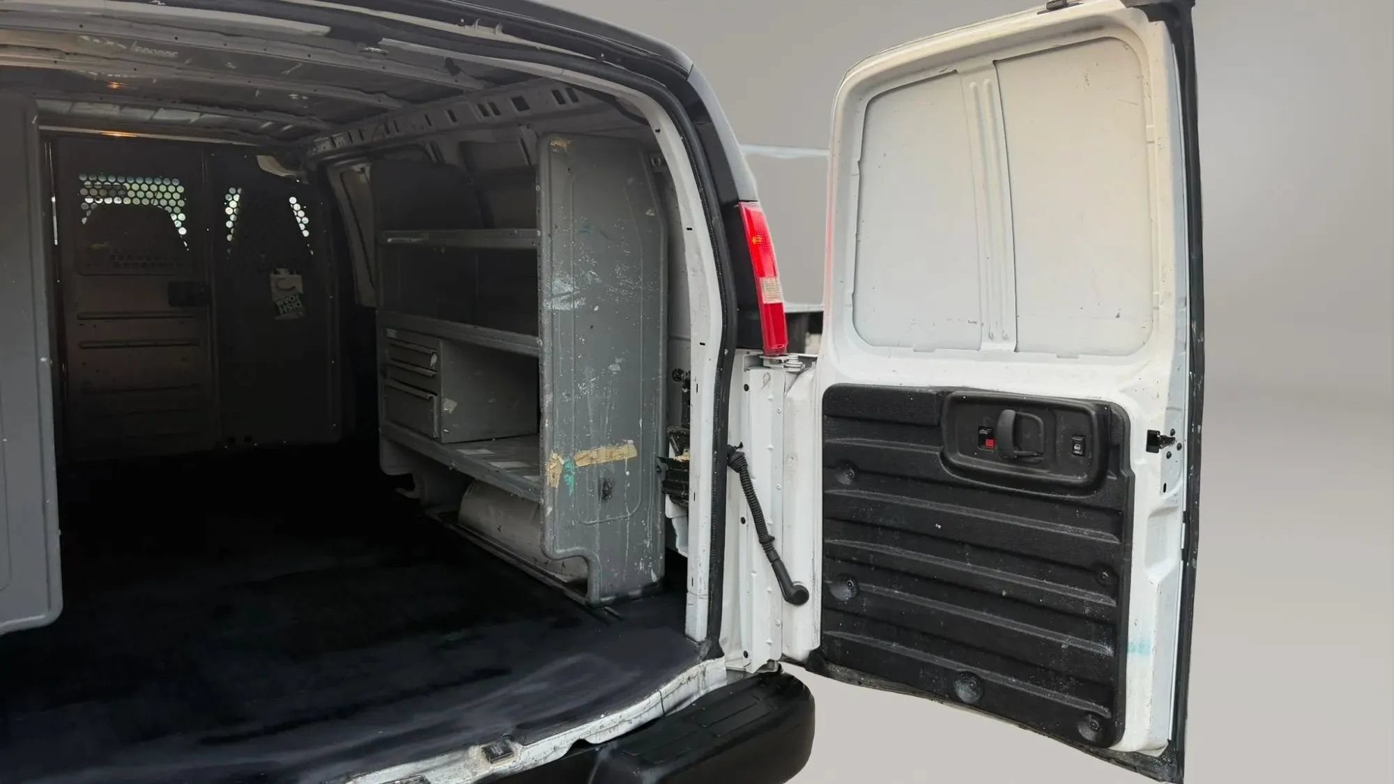 Used 2016 Chevrolet Express 2500 RWD image 23
