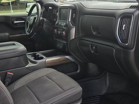 Used 2022 Chevrolet Silverado 1500 LT Trail Boss w/ LPO, Dark Essentials Package AWD/4WD image 9