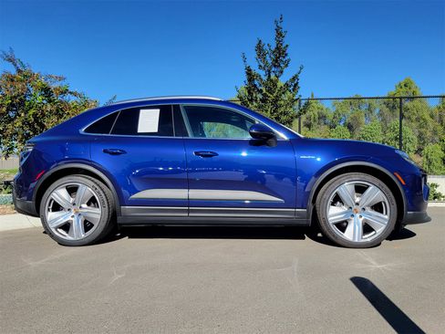Certified 2024 Porsche Macan 4 Electric image 8