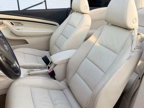 Used 2013 Volkswagen Eos Executive FWD image 13