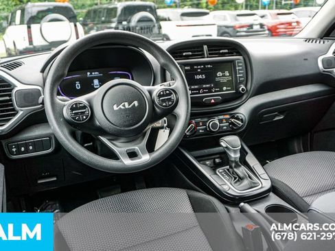Used 2025 Kia Soul LX w/ LX Technology Package FWD image 27