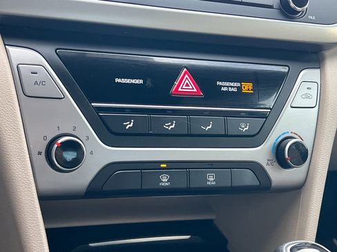Used 2018 Hyundai Elantra SE image 19