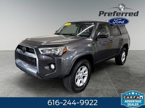 Used 2015 Toyota 4Runner SR5 AWD/4WD image 10