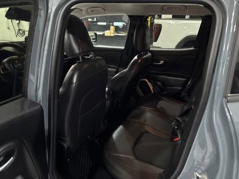 Used 2017 Jeep Renegade Trailhawk AWD/4WD image 17