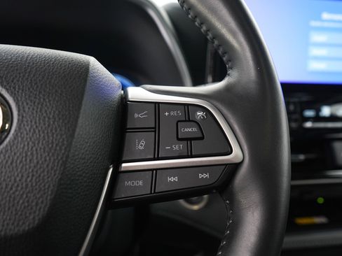 Used 2024 Toyota Highlander Limited AWD/4WD image 30
