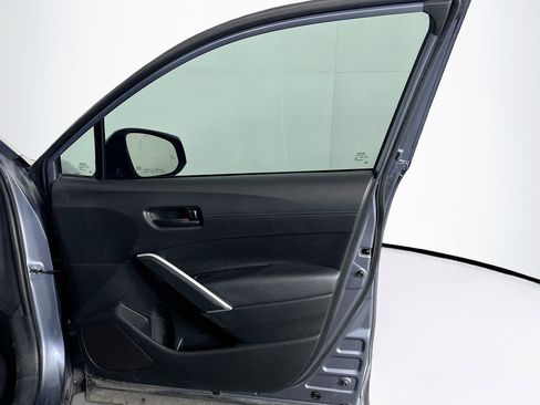 Used 2023 Toyota Corolla Cross LE AWD/4WD image 32