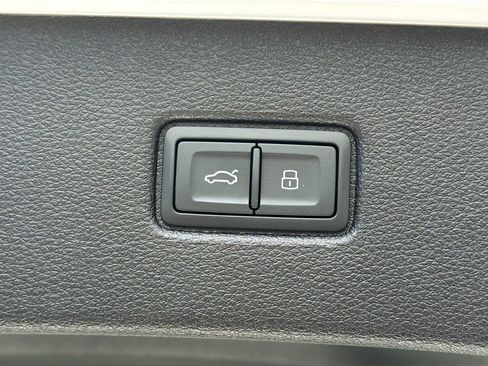 Used 2025 Audi Q7 3.0T Premium image 15