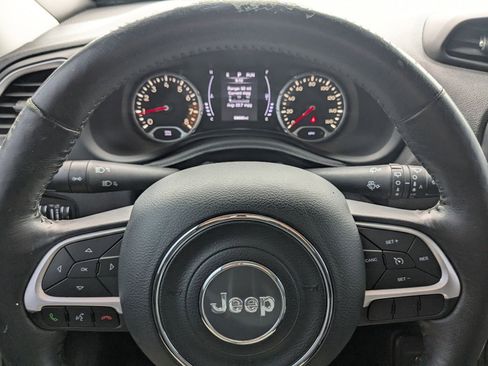 Used 2019 Jeep Renegade Latitude w/ Cold Weather Group image 27