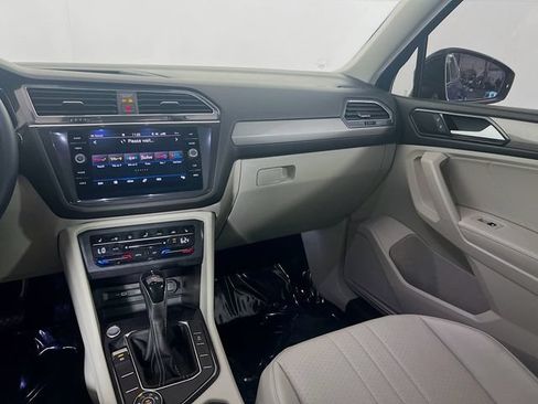 Used 2022 Volkswagen Tiguan SE w/ Panoramic Sunroof Package AWD/4WD image 18