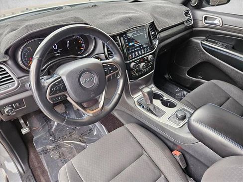 Used 2019 Jeep Grand Cherokee Laredo AWD/4WD image 13